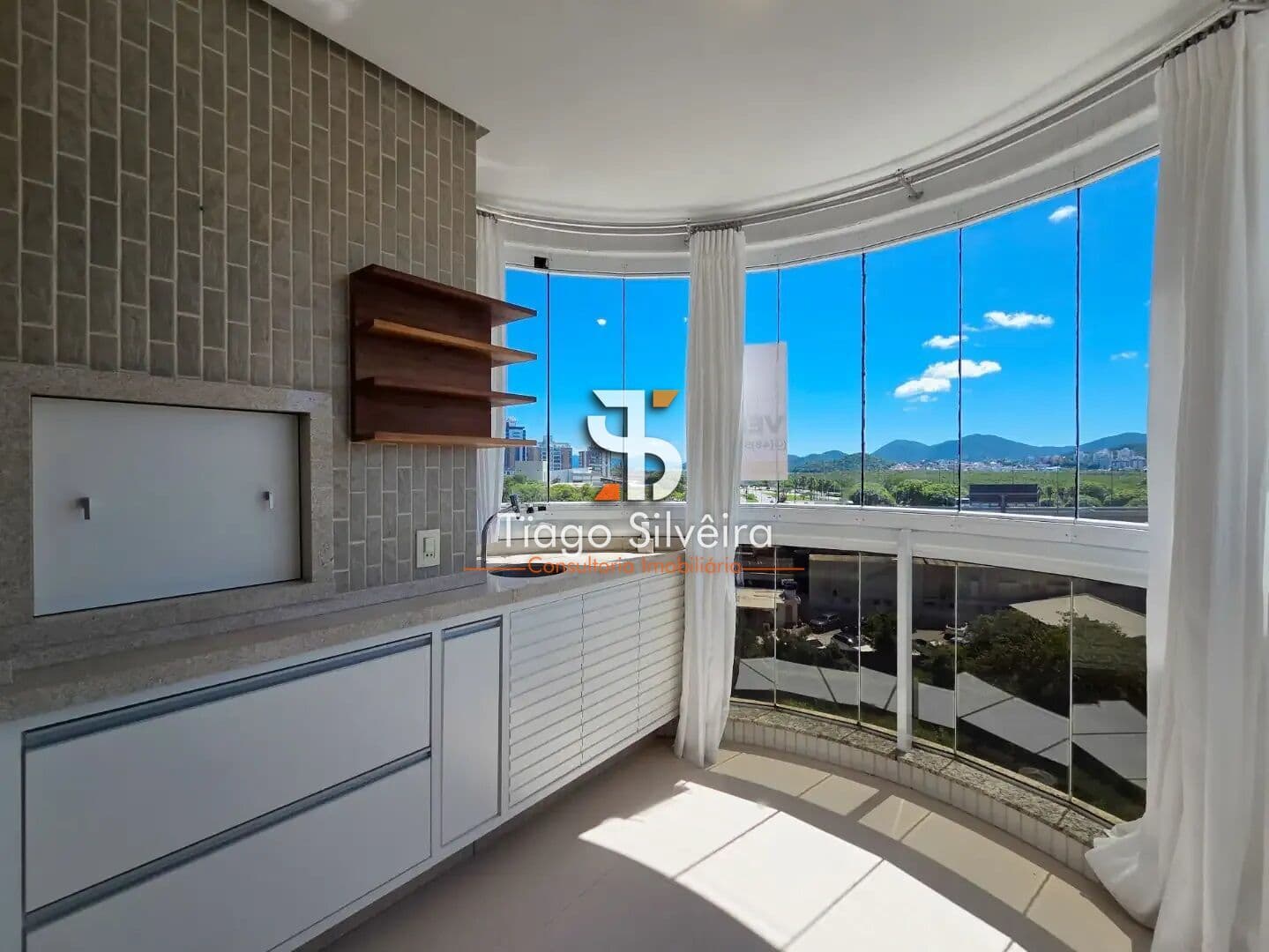Apartamento à Venda na Trindade | 2 Quartos, Suíte, Sacada com Churrasqueira e Lazer Completo