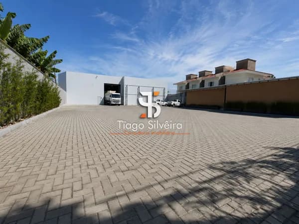 Galpão Comercial e Industrial à Venda na Barra do Aririú – Palhoça/SC
