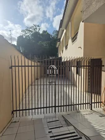 Sobrado no bairro Santa Quitéria em Curitiba