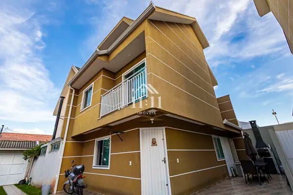 Triplex no bairro Fazendinha em Curitiba/PR