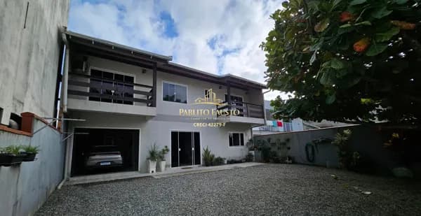 Excelente Sobrado em ITAPEMA – ESPAÇO, CONFORTO E EXCELENTE LOCALIZAÇÃO!