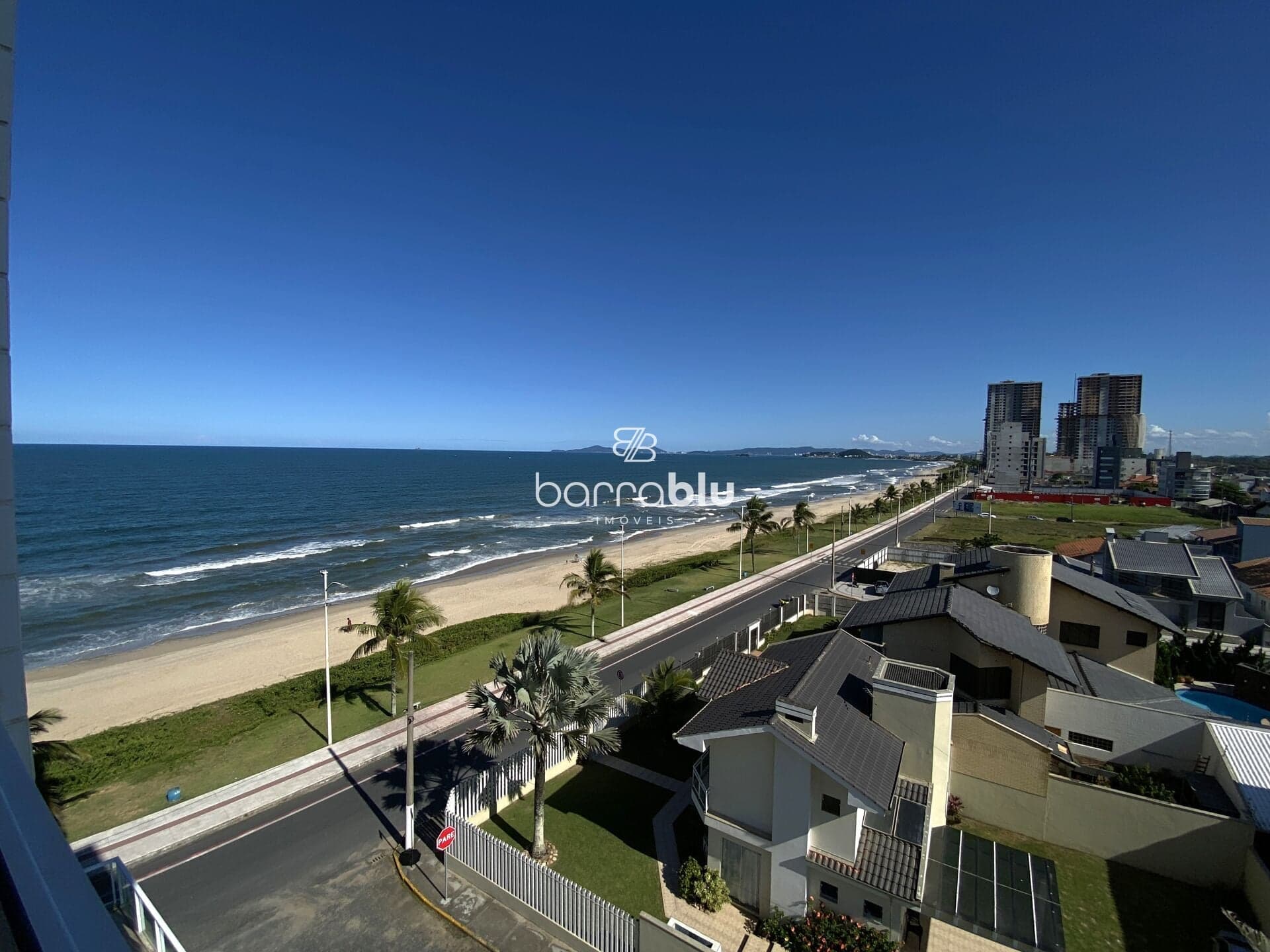 Apartamento com 2 suítes, 100% mobiliado com vista mar na praia do Tabuleiro