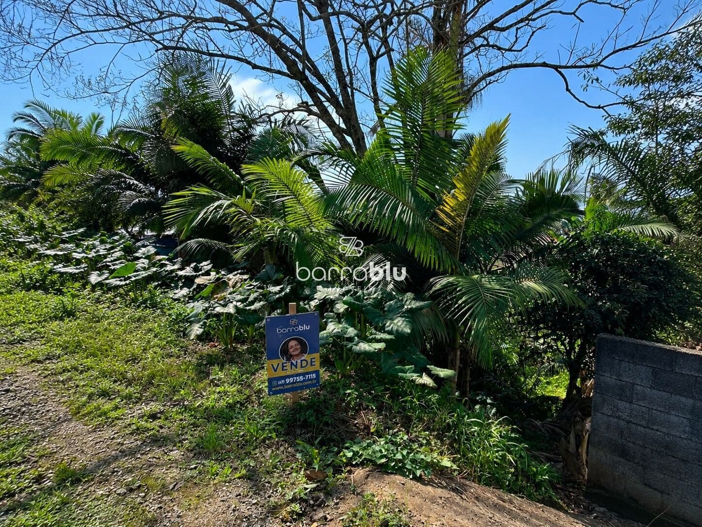 Terreno a 700 metros da praia, com 347,75m² no bairro Centro - Barra Velha/SC.