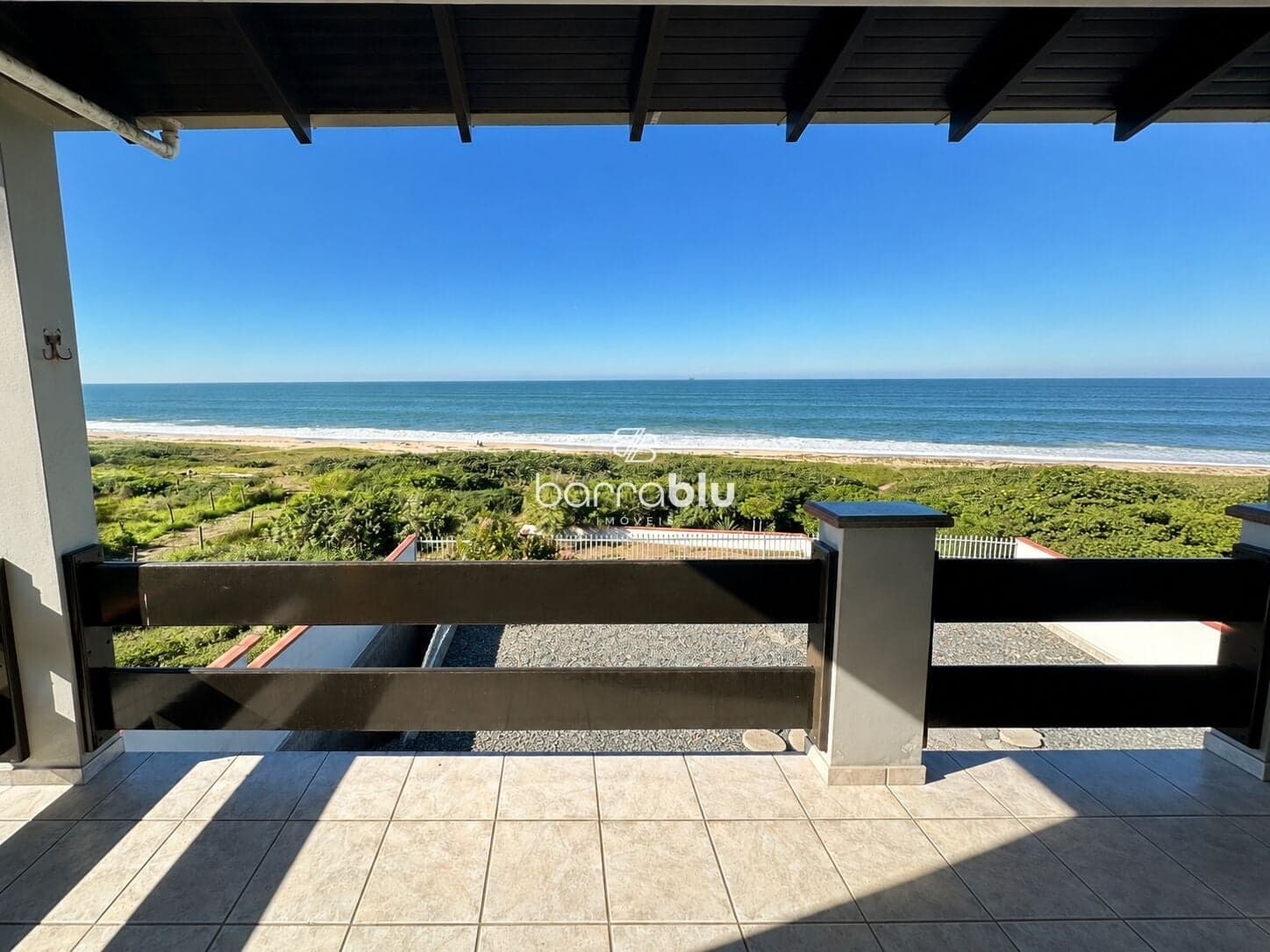 Casa pé na areia, 4 dormitórios (209,00m²) no bairro Itajubá - Barra Velha/SC.