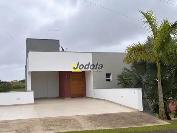 Chácara à Venda em Condomínio Lago Dourado – Jacareí/SP