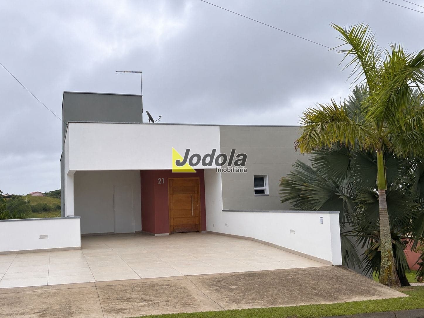 Chácara à Venda em Condomínio Lago Dourado – Jacareí/SP