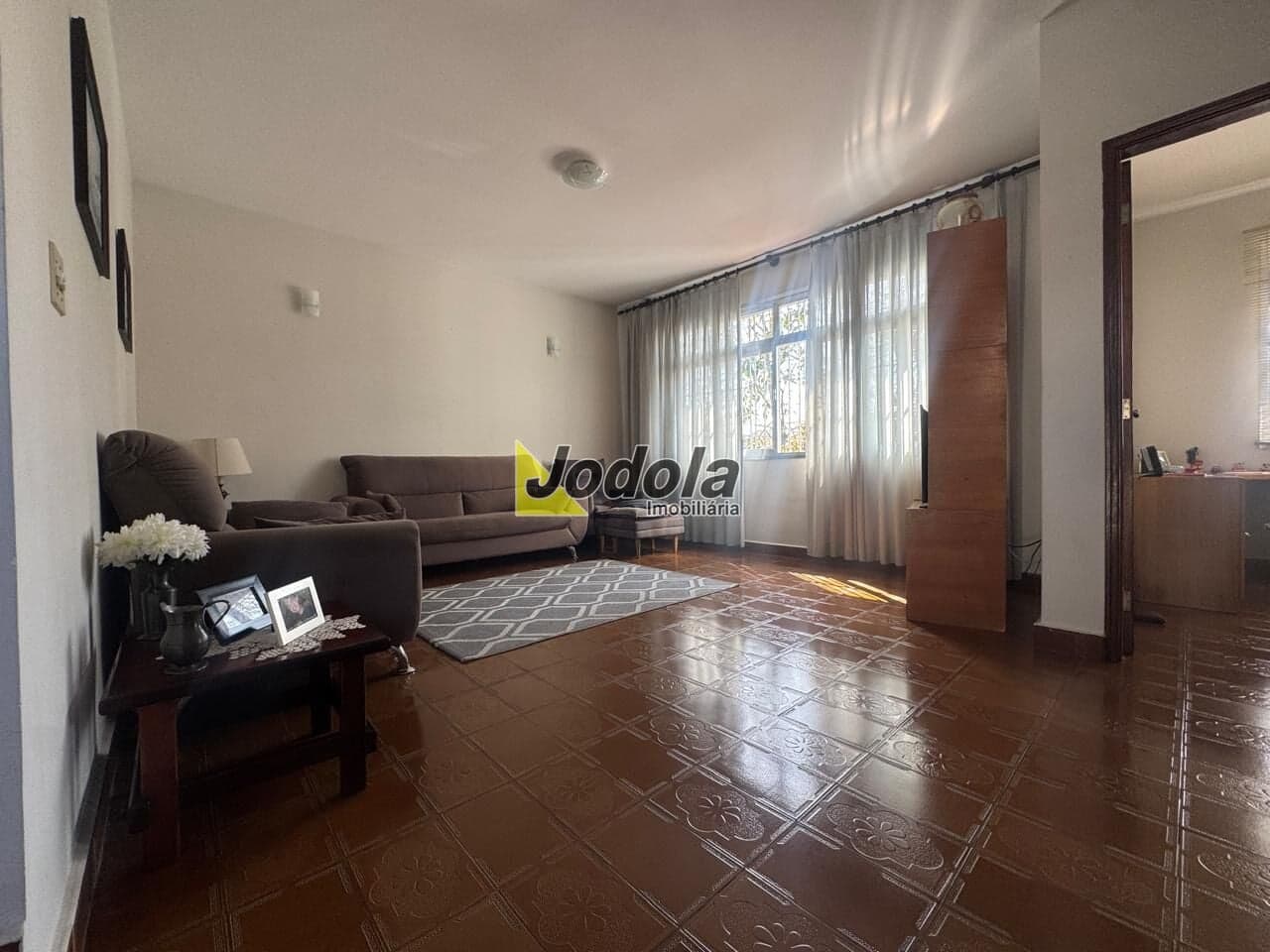 🏡 CASA À VENDA – CENTRO DE GUARAREMA/SP