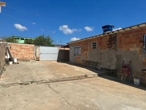 🔥 OPORTUNIDADE EM SÃO JOAQUIM DE BICAS! CASA COM 3 QUARTOS E GARAGEM PARA MAIS DE 6 VEÍCULOS POR APENAS R$ 140 MIL! 🔥