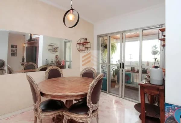 Apartamento com 3 dormitórios, varanda e 2 vagas na Vila Santa Catarina próximo à Vila Mascote