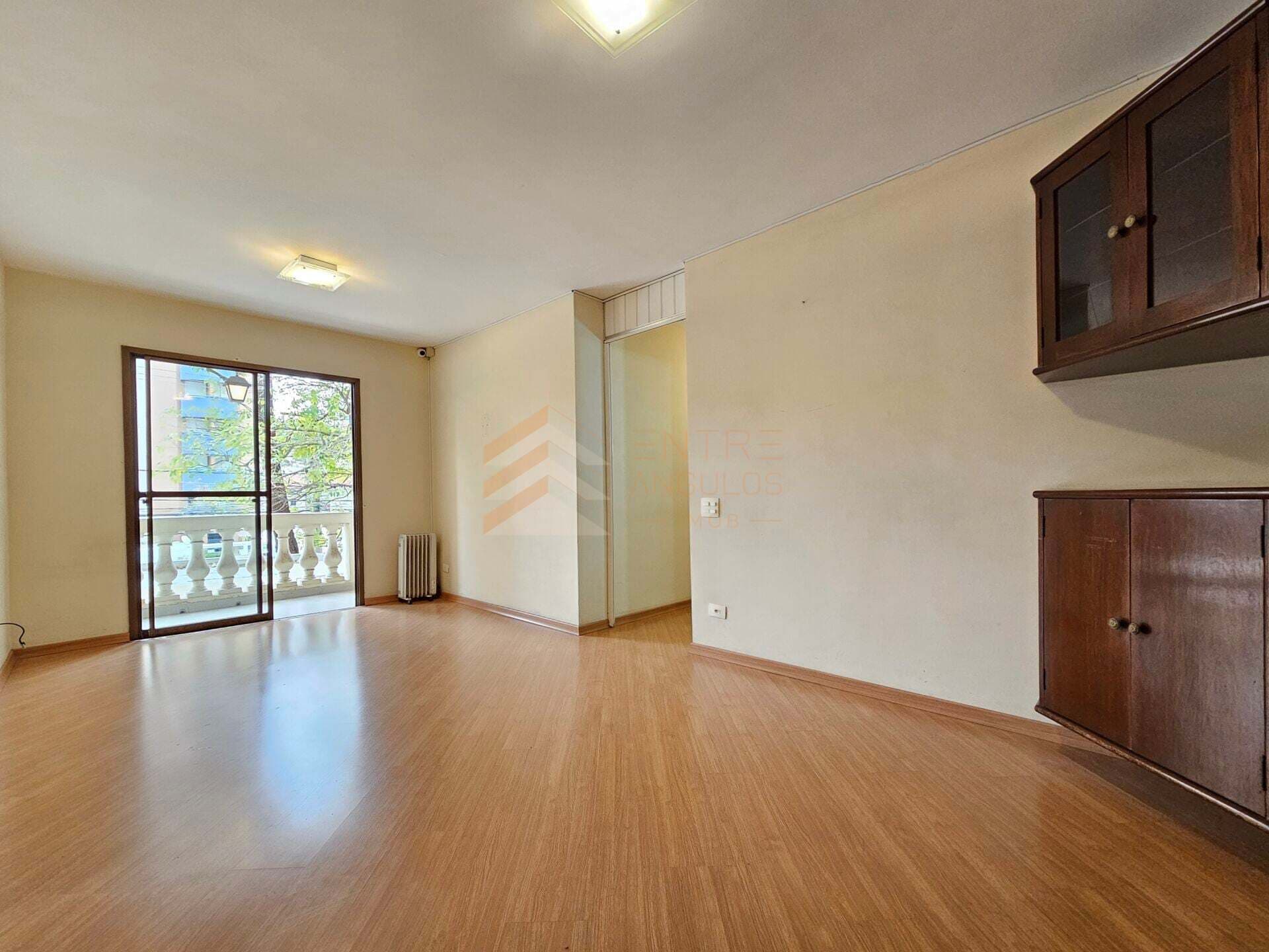 Apartamento à venda na Vila Mariana: 3 dormitórios, suíte, sacada e excelente localização