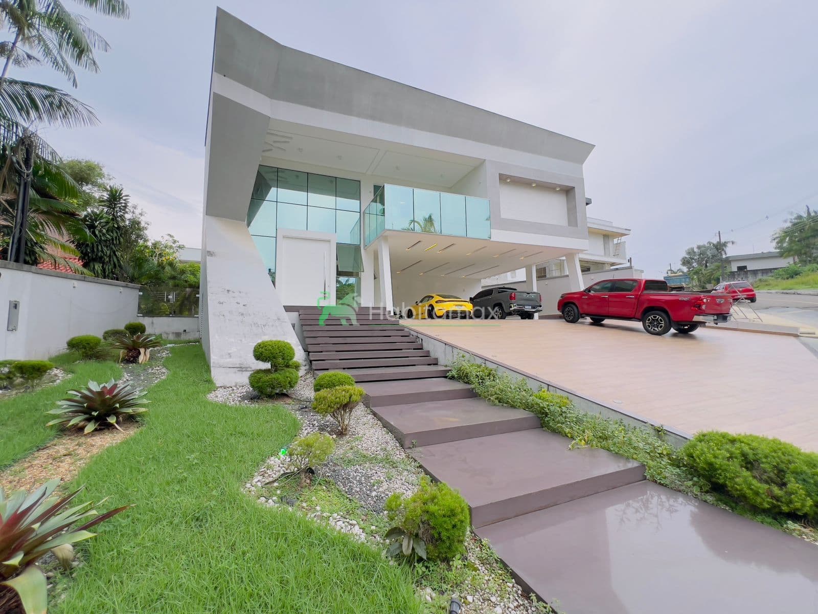 🏰 Mansão de Alto Padrão à Venda no Condomínio Mediterrâneo