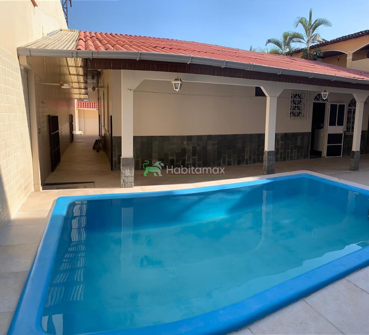 Casa Térrea disponível para venda no flores, agende sua visita.