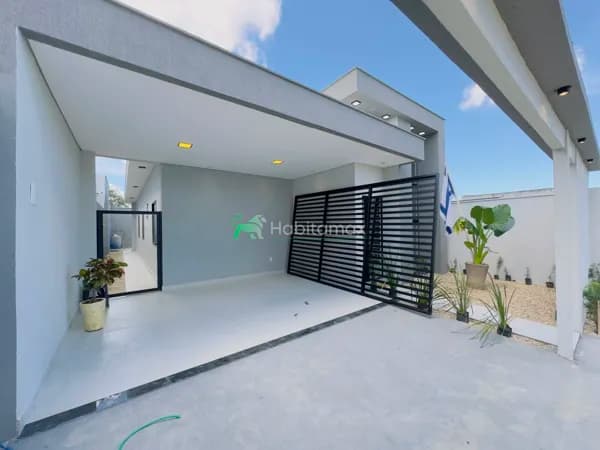 Casa de Alto Padrão em Localização Privilegiada | 3 Quartos e Pé-Direito Alto