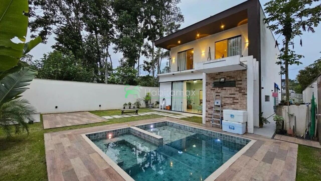 🏡 Vendo Casa Duplex no Alphaville 4 C/ Energia solar – Ponta Negra ✨ 4 quartos, sendo 3 suítes com varanda!