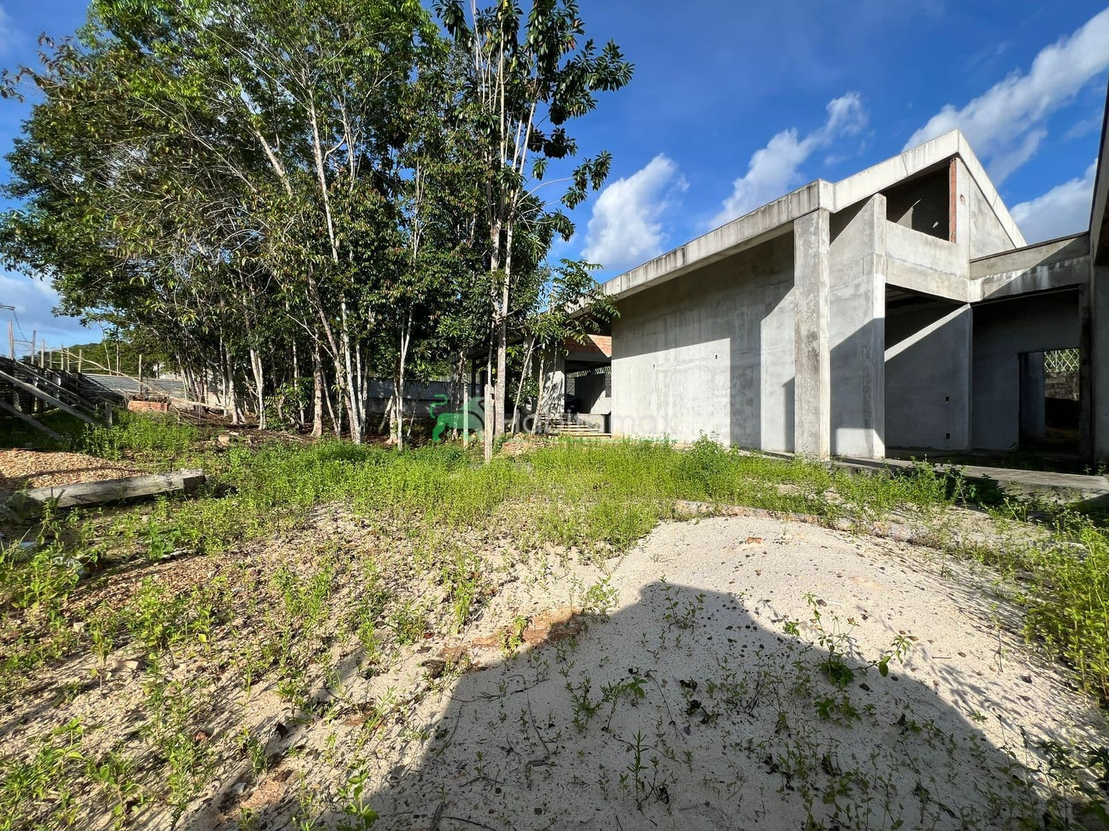 Oportunidade única no Marina Rio Belo: Casa inacabada de Alto Padrão com Potencial de Valorização Imediata. Termine, valorize e lucre.