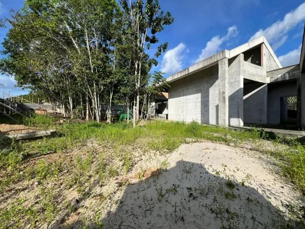 Oportunidade única no Marina Rio Belo: Casa inacabada de Alto Padrão com Potencial de Valorização Imediata. Termine, valorize e lucre.
