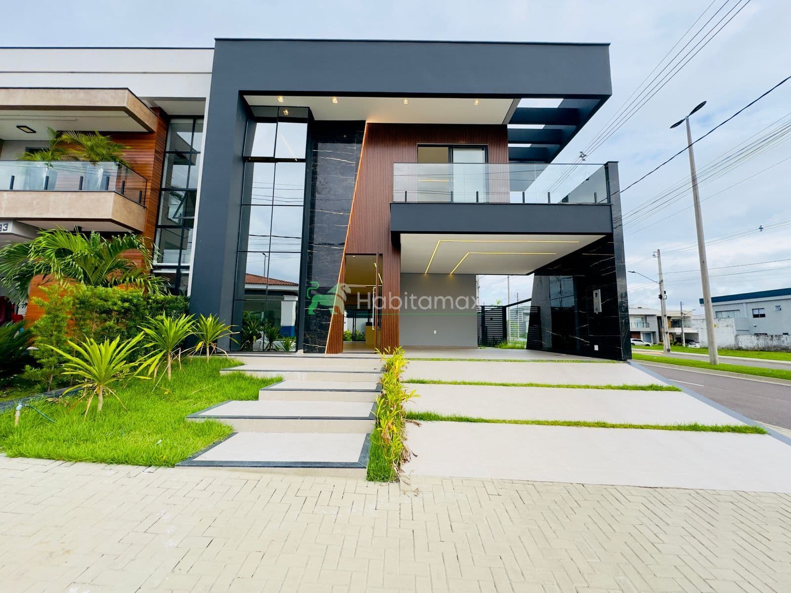 Condomínio Estoril | Casa Duplex Exclusiva com Fino Acabamento e 3 Suítes