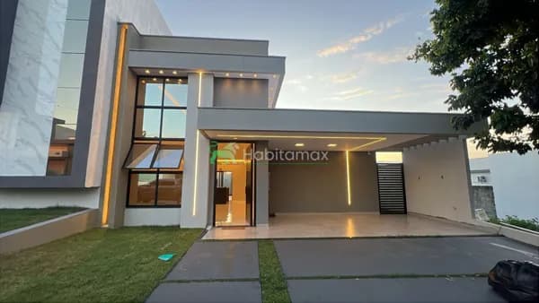 Viva o Melhor da Ponta Negra – Casa Moderna com Piscina e 3 Suítes no Condomínio Passaredo!