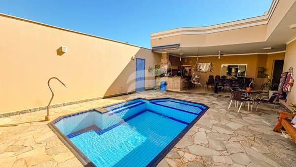 Casa 03 quartos e com piscina à venda no condomínio Mansour, Araçatuba/SP