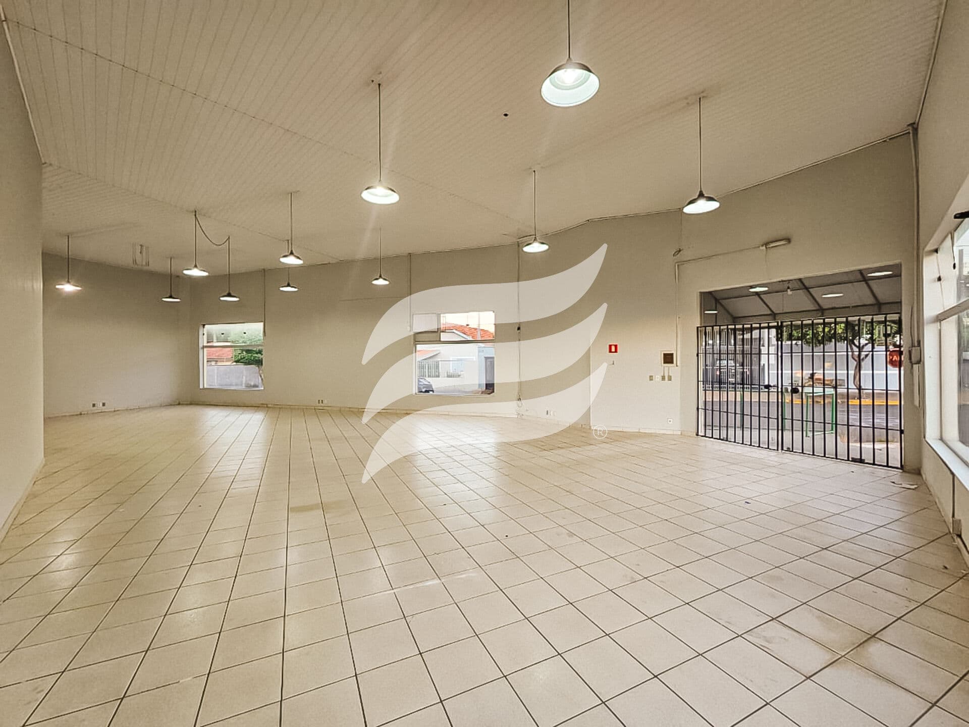 Salão comercial de 453 m² à venda no bairro Vila Industrial, Araçatuba/SP