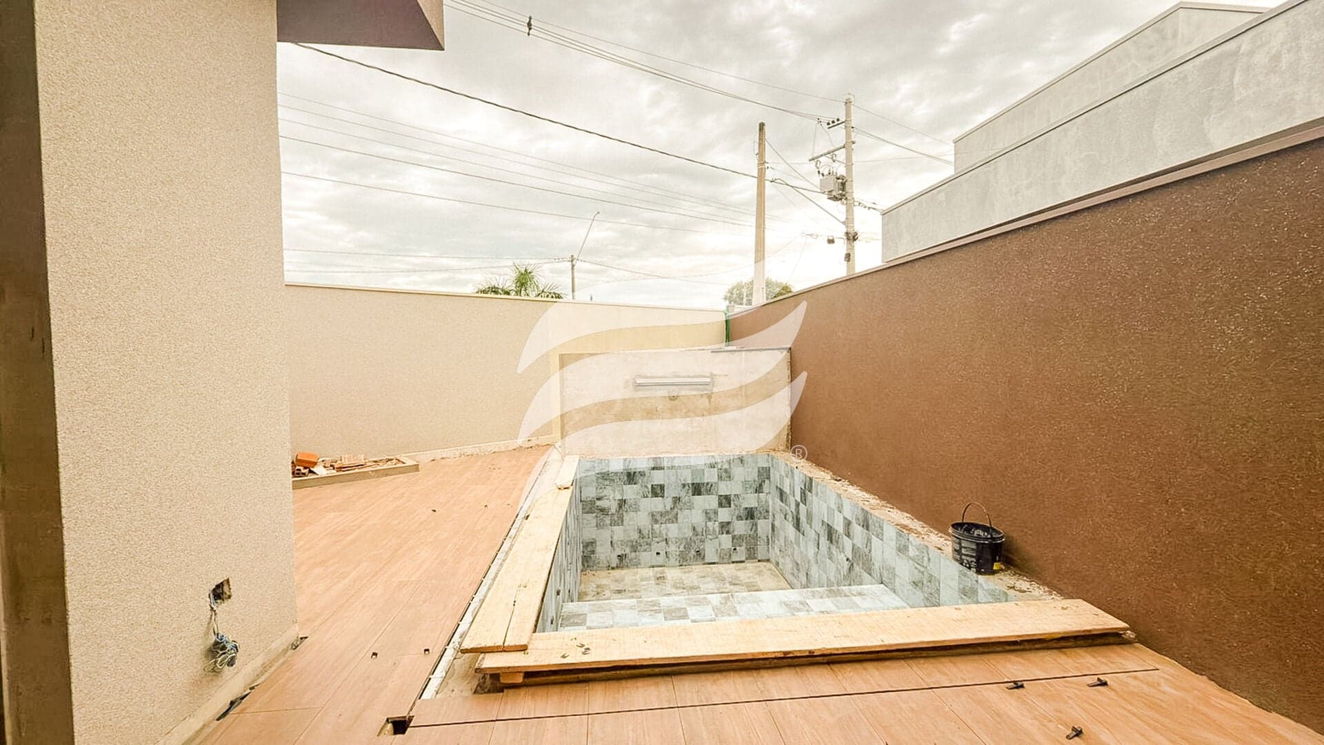 Casa em fase final de obra com 3 quartos à venda no condomínio Barcelona 1