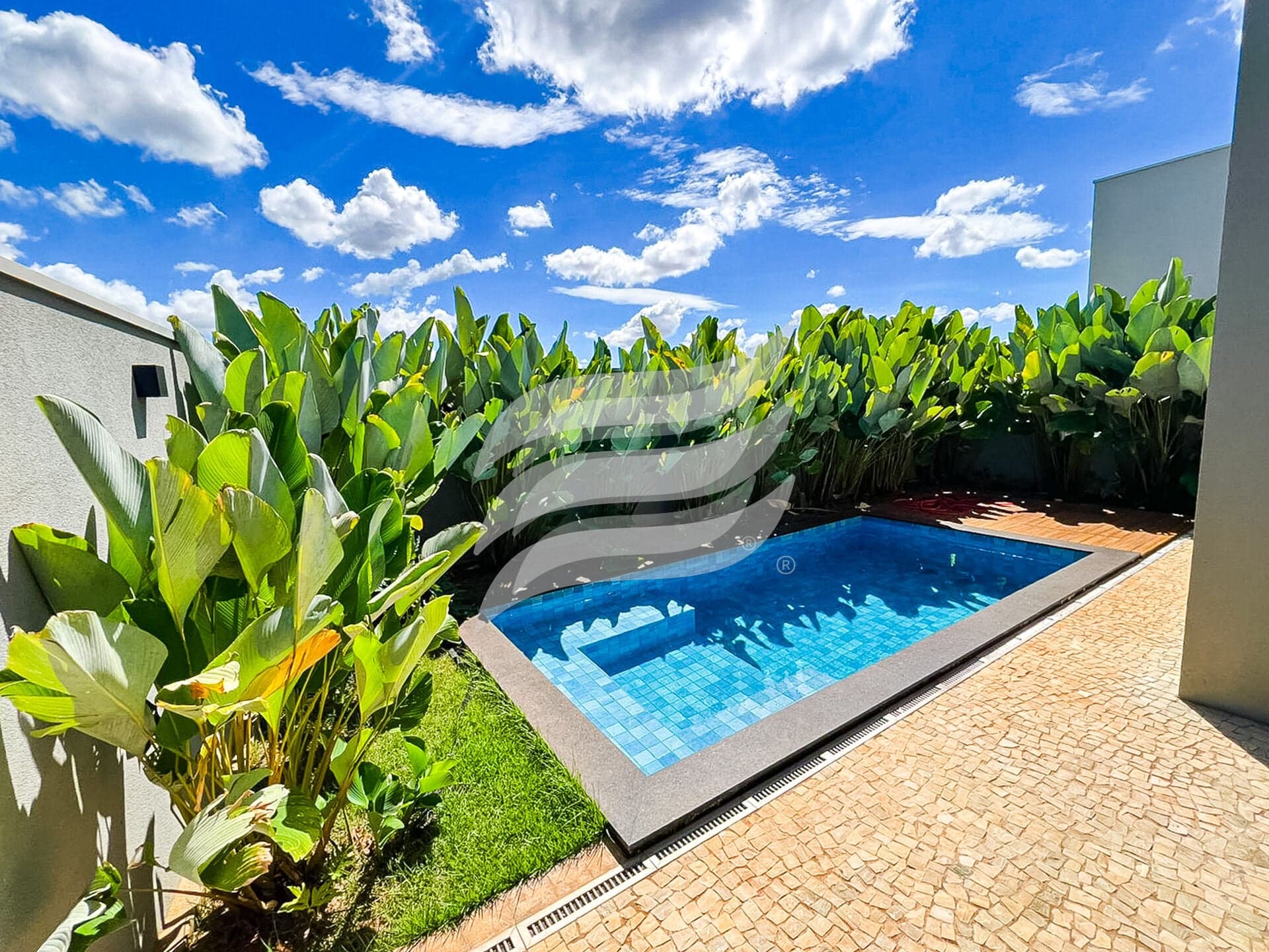 Casa 3 suítes e com piscina à venda no condomínio Alphaville 2 em Araçatuba