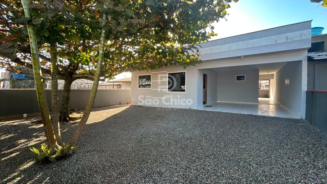 Casa espaçosa com 3 dormitórios