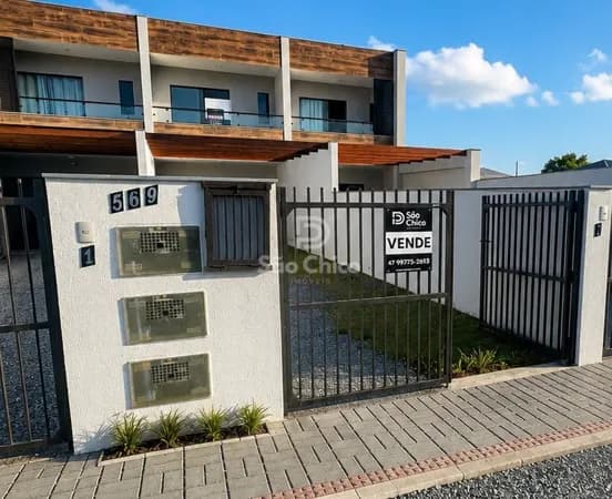 Sobrado Geminado em Ubatuba, 3 vagas de veículos