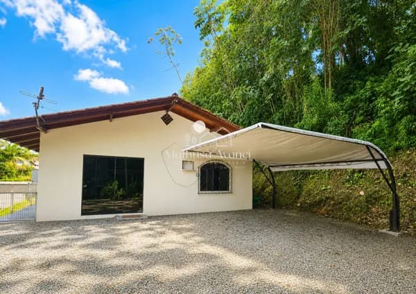 Casa com 3 dormitórios próximo a faculdade Católica no bairro Rau em Jaraguá do Sul