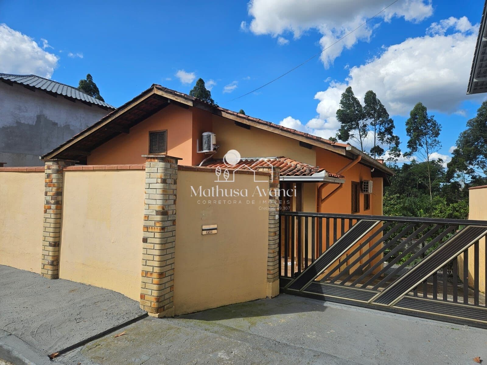 Casa com 3 dormitórios à venda no bairro Jaraguá Esquerdo em Jaraguá do Sul.