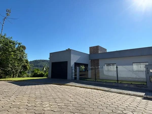 Casa com 2 dormitórios no bairro Avai em Guaramirim