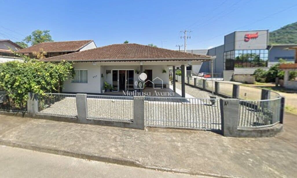 Casa de esquina com edicula no bairro João Pessoa em Jaraguá do Sul