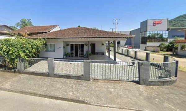 Casa de esquina com edicula no bairro João Pessoa em Jaraguá do Sul