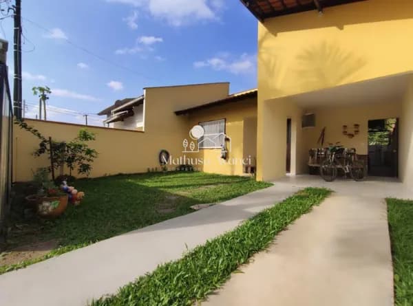 Casa em meio lote com Suíte + 2 dormitórios no bairro Ilha da Figueira em Jaraguá do Sul