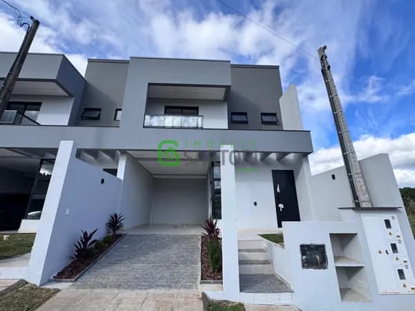 Sobrado em fase final de construção