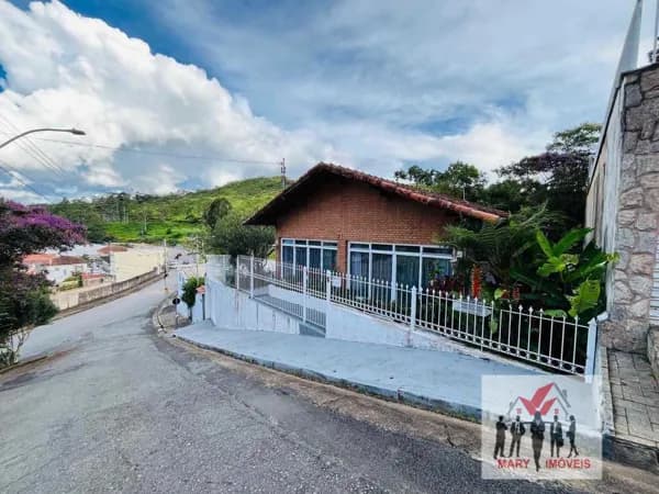 Casa em Poços de Caldas - São Geraldo