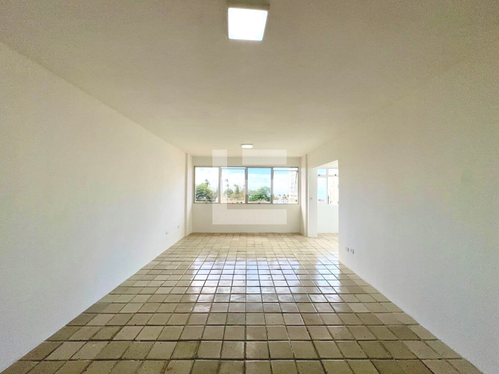 Apartamento com 138 m² e 3 Quartos para Alugar em Candeias