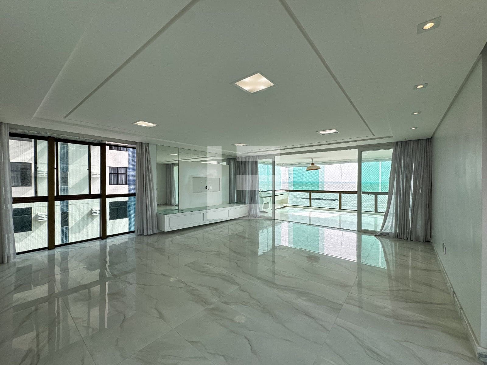Edf. Lago di Como - Apartamento para alugar com 305m² na beira-mar de Candeias