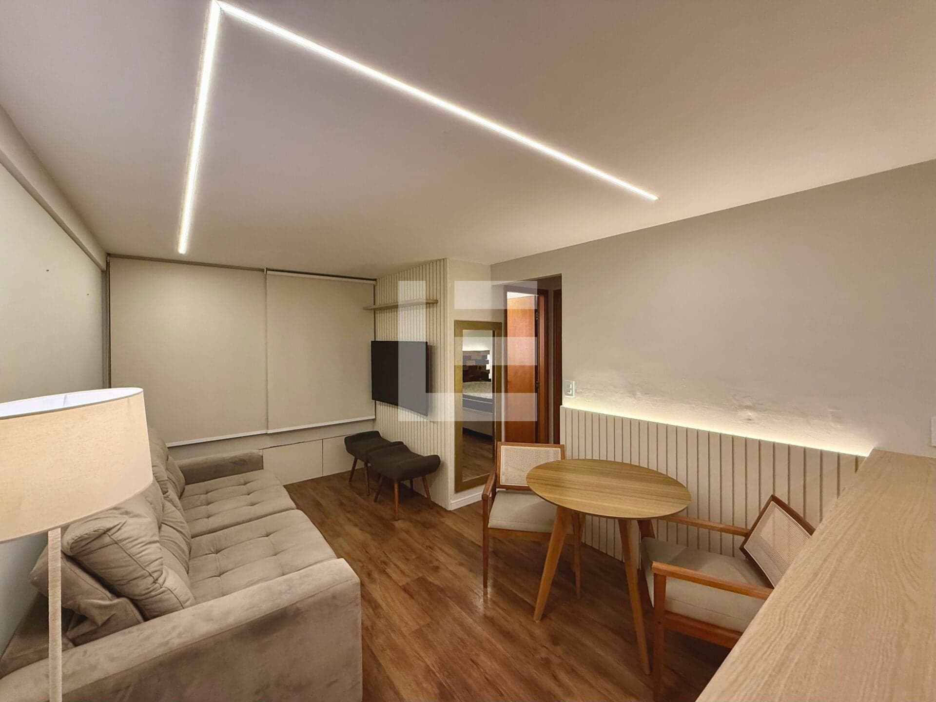 Apartamento de 48 m² no Edf. Lady Laura, para alugar em Candeias, totalmente mobiliado, 2 quartos