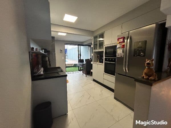 Casa Geminada Triplex com piscina no Iririú