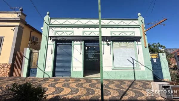 Casa com comércio no calçadão em Brotas/SP