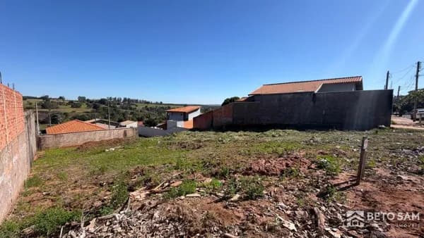 Terreno com vista à venda no Jardim Parizi