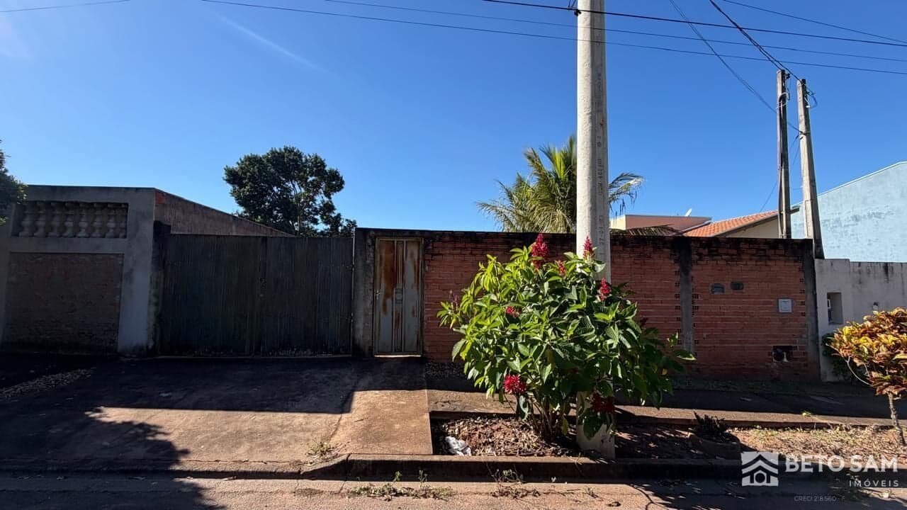 Casa com amplo terreno de 490m² à venda no bairro Campos Elíseos
