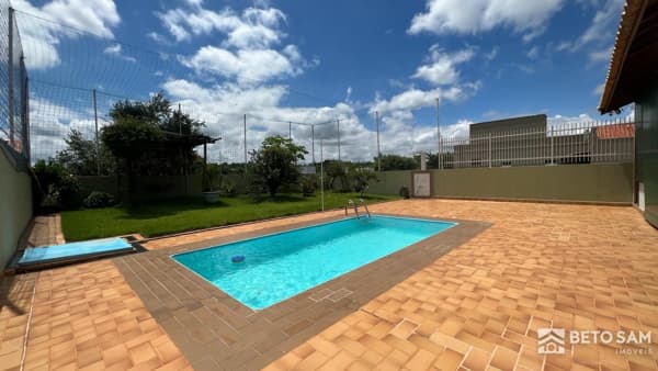 Casa confortável com piscina no Jardim Cívitas