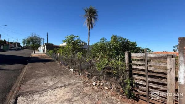 Terreno à venda no bairro Campos Elíseos com 480m²