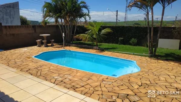 Casa com piscina à venda no bairro Patrimônio em Brotas/SP