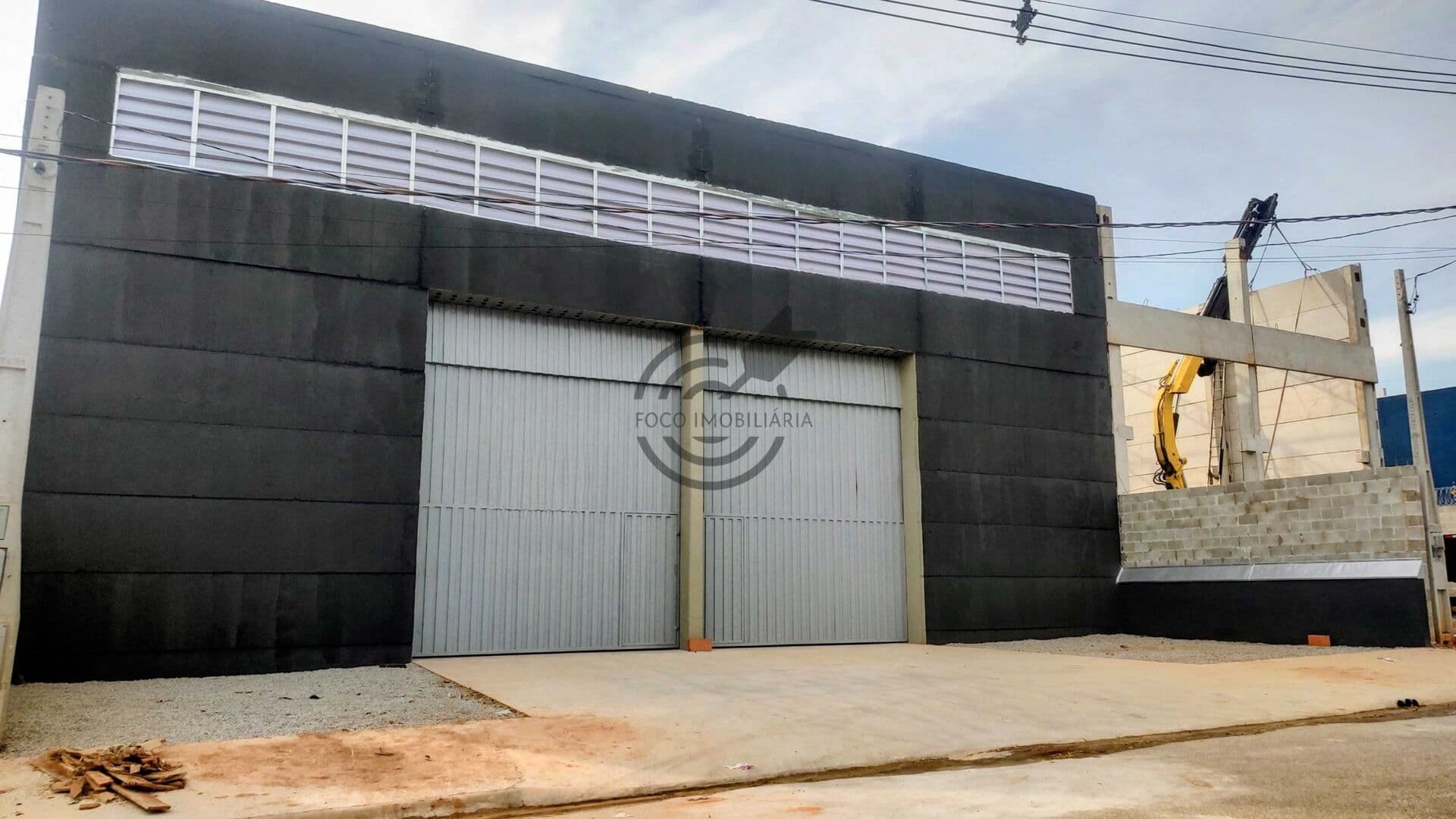 Galpão Logístico ou comercial frente à Av Paraná.