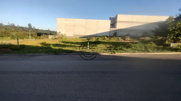 OPORTUNIDADE! Vende-se Terreno industrial plano em Loteamento, região do Éden.