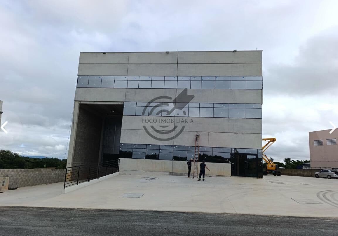 Galpão Industrial com doca dentro de condomínio em Votorantim.