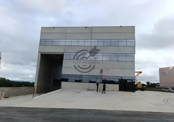 Galpão Industrial com doca dentro de condomínio em Votorantim.